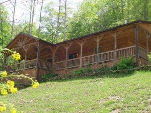 Sundance Rental Cabin Exterior View in Red River Gorge