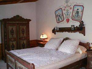 Chalet Senner - Bedroom with queen bed