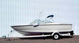 Lake Powell boats for rent.  Bayliner 5
